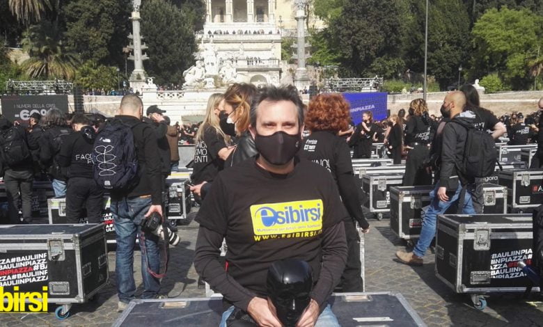 Bauli in Piazza Luigi Buggio Esibirsi
