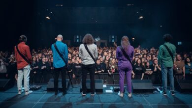 band non parla al pubblico
