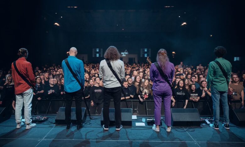 band non parla al pubblico